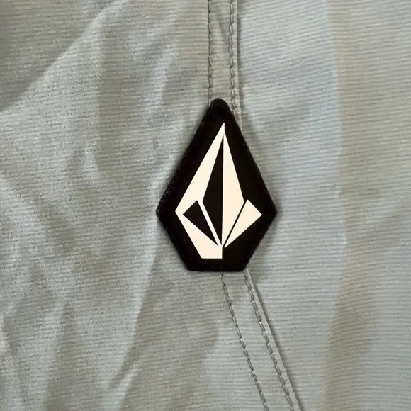Volcom Swim/Hybrid Shorts - 10in size 34 - Picture 2 of 5